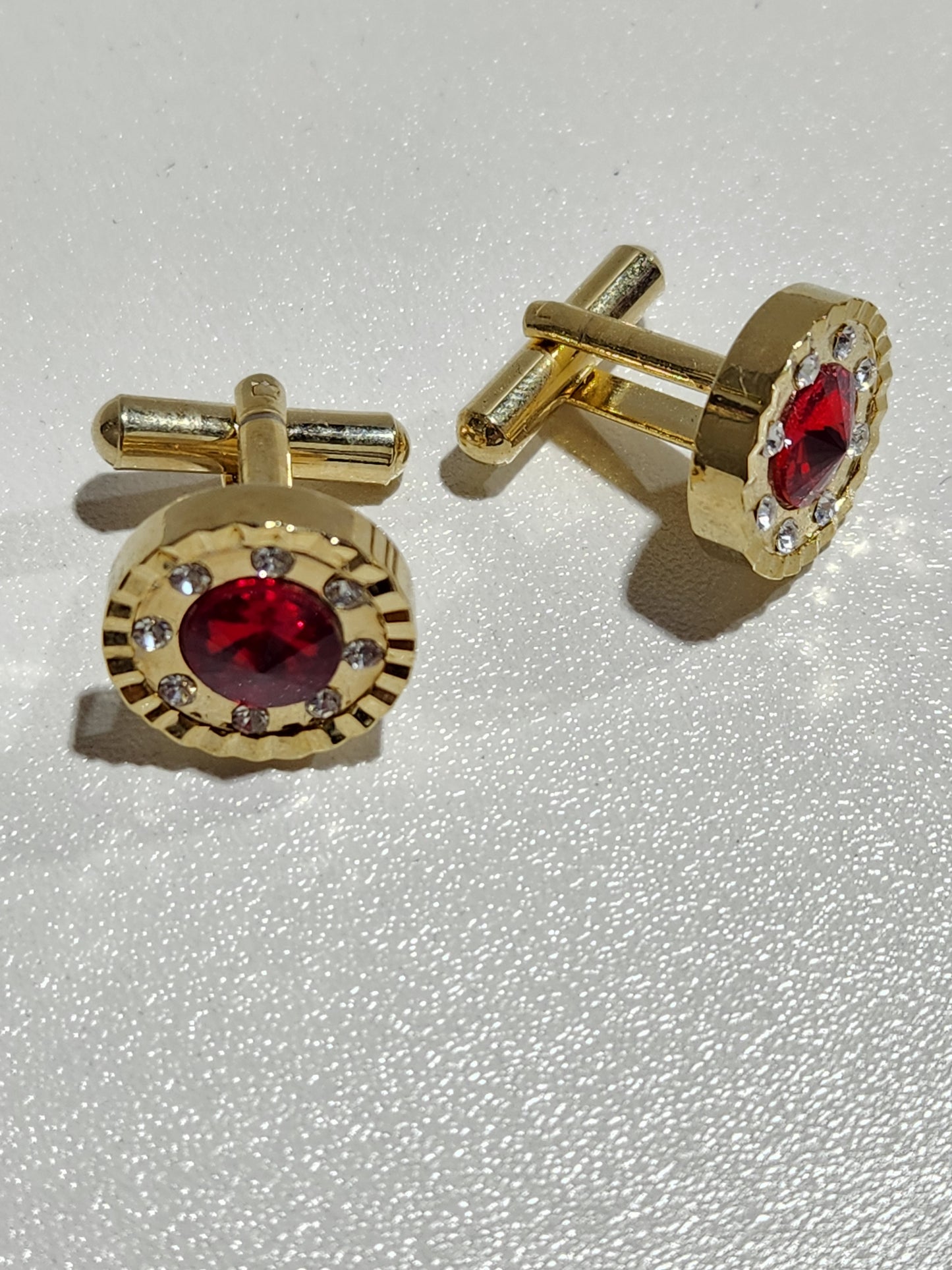 Cufflinks ( ਕਫਲਿੰਕਸ )