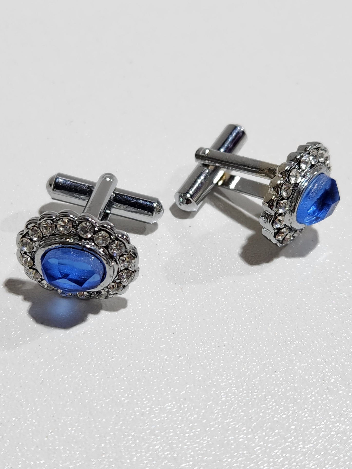 Cufflinks ( ਕਫਲਿੰਕਸ )