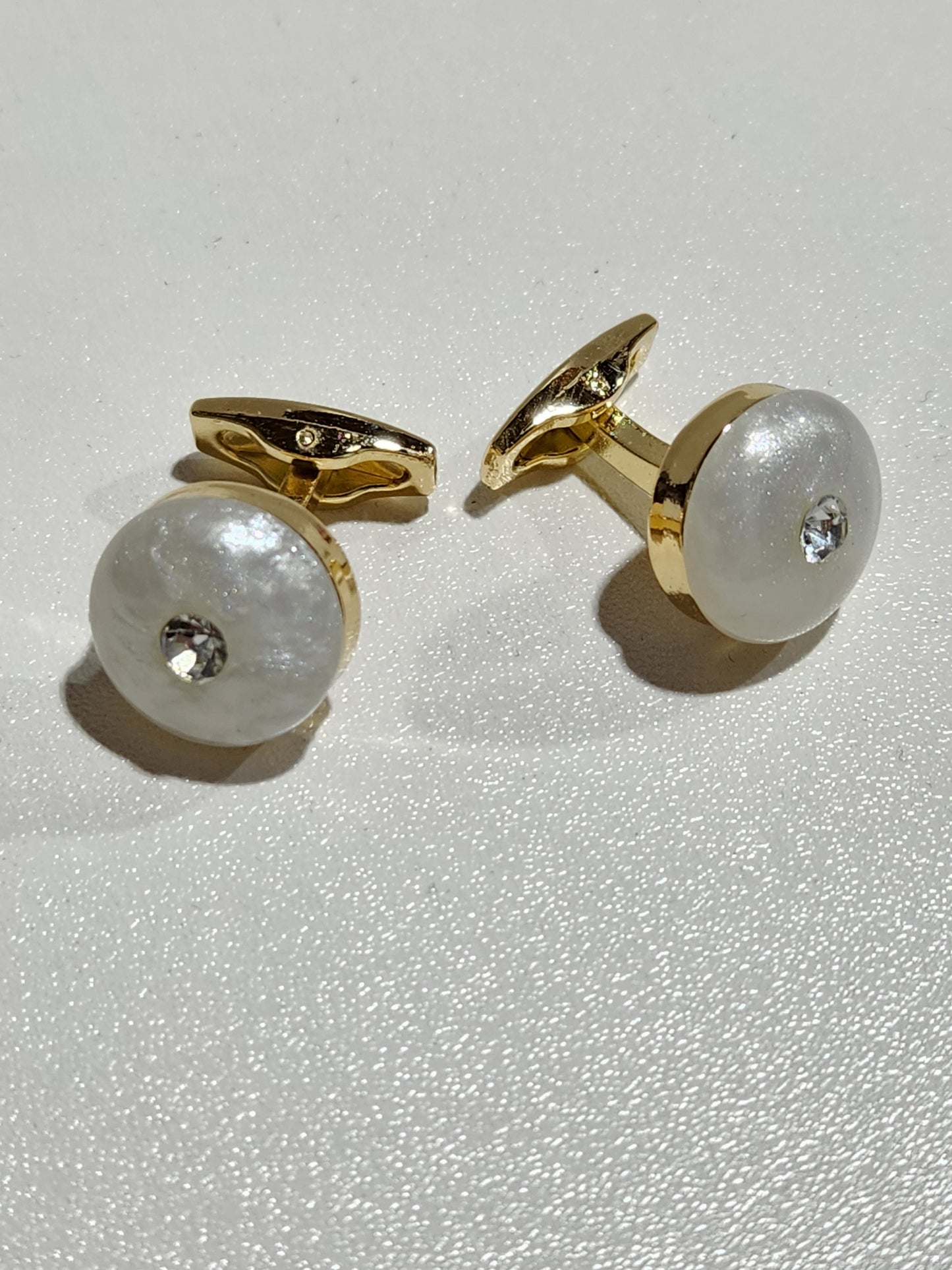 Cufflinks ( ਕਫਲਿੰਕਸ )