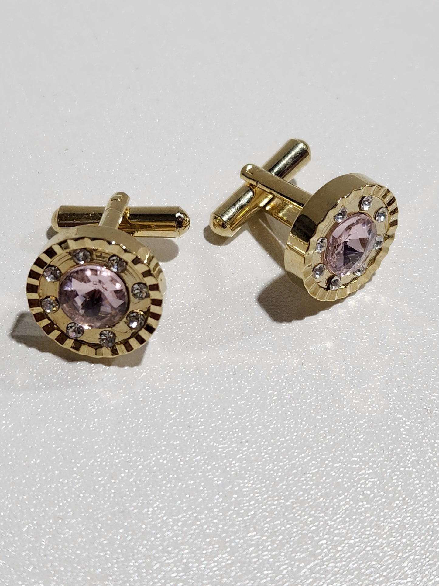 Cufflinks ( ਕਫਲਿੰਕਸ )